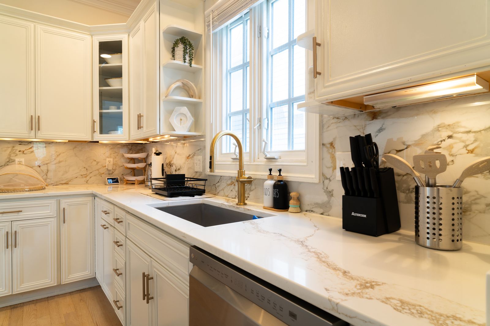 Quartz backsplash with brass faucet